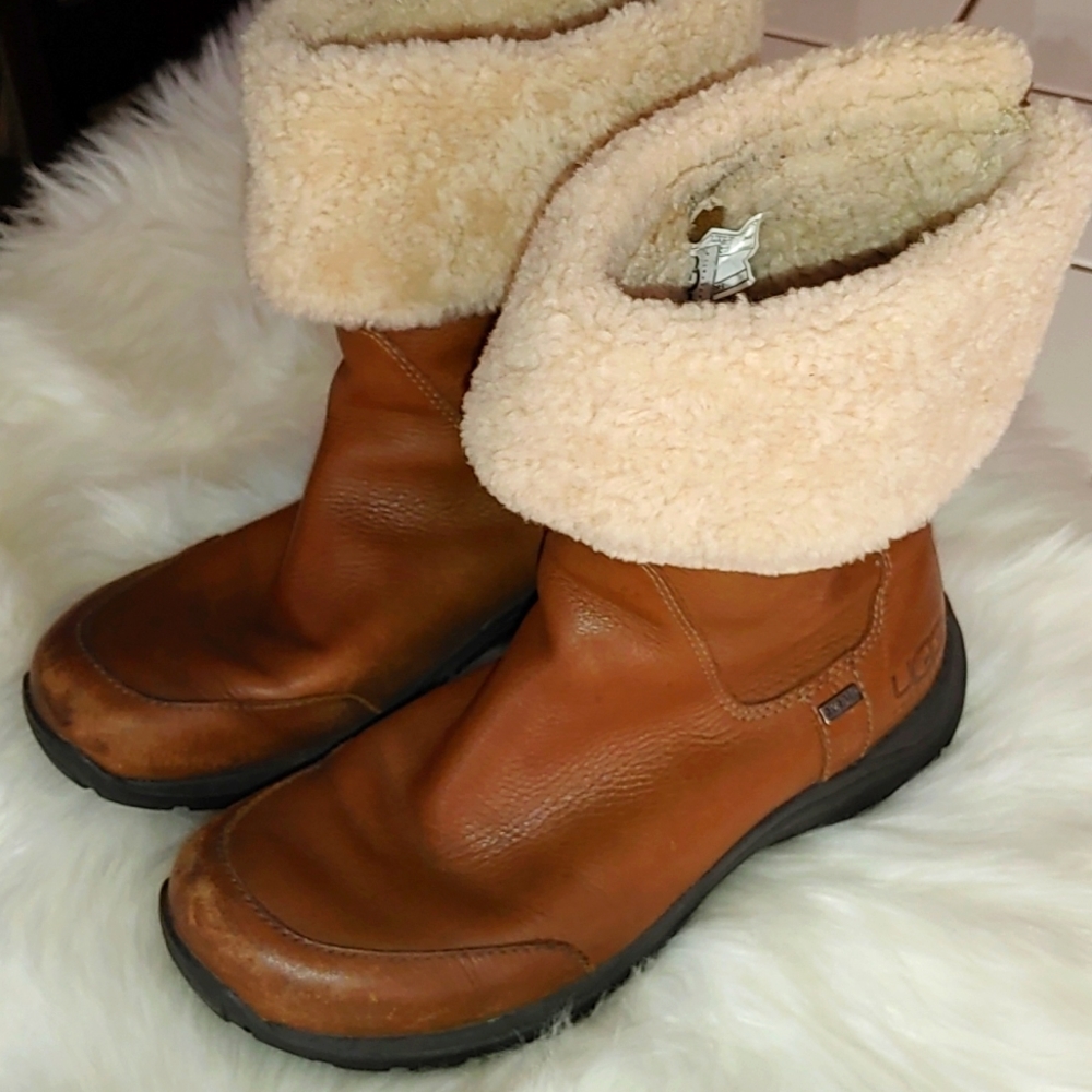 UGG Veanna 1907 Sz 9